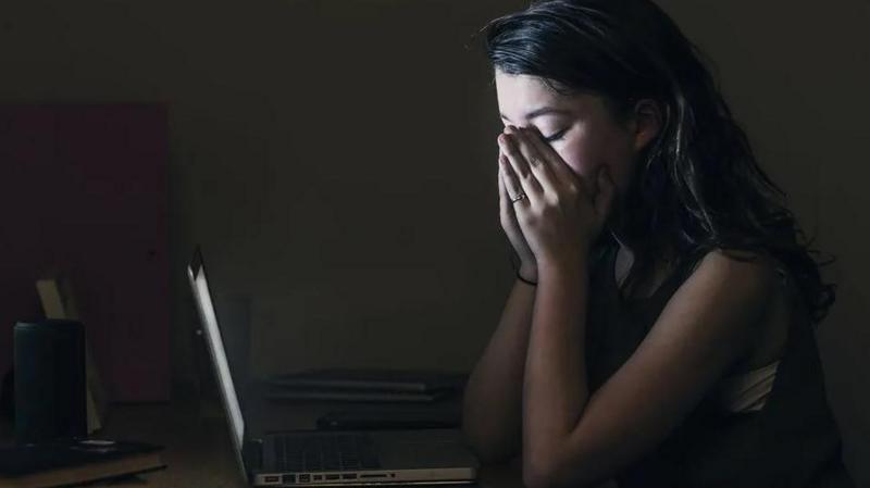 قلدری اینترنتی؛ از هر شش کودک یکی آزار و اذیت سایبری را تجربه کرده
