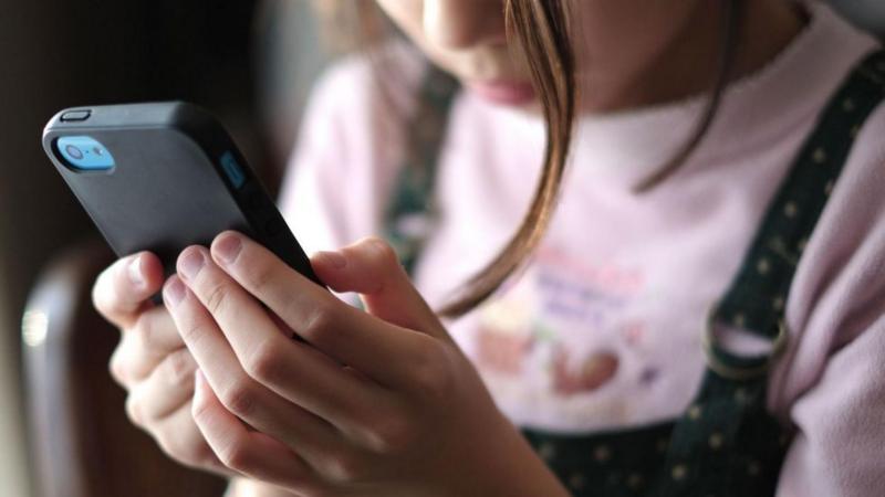 آزارگران در اینترنت و با کمک موبایل «کودکان زیر ۶ سال را به انجام اعمال جنسی مجبور می‌کنند»